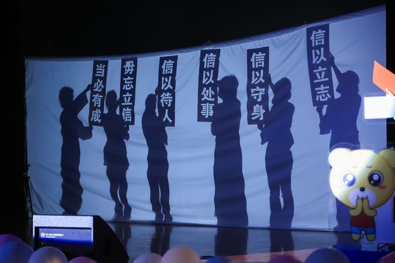 https://img01.fs.yiban.cn/pic/16406803/mobile/thumb/mobile/custom/1fdac793-36ba-4836-8504-0bd5997ccb33