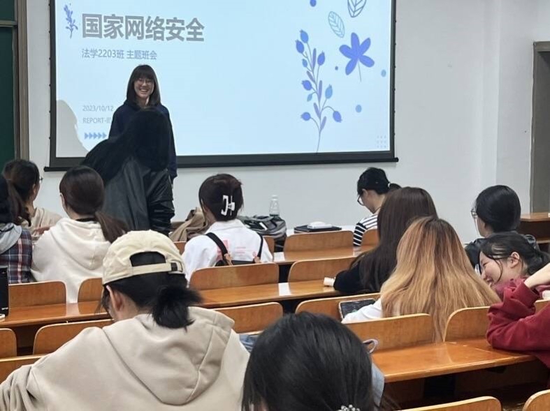 https://img01.fs.yiban.cn/pic/61003234/mobile/thumb/mobile/custom/9613de9d-8566-486c-8f23-1a0d9e8b05ba
