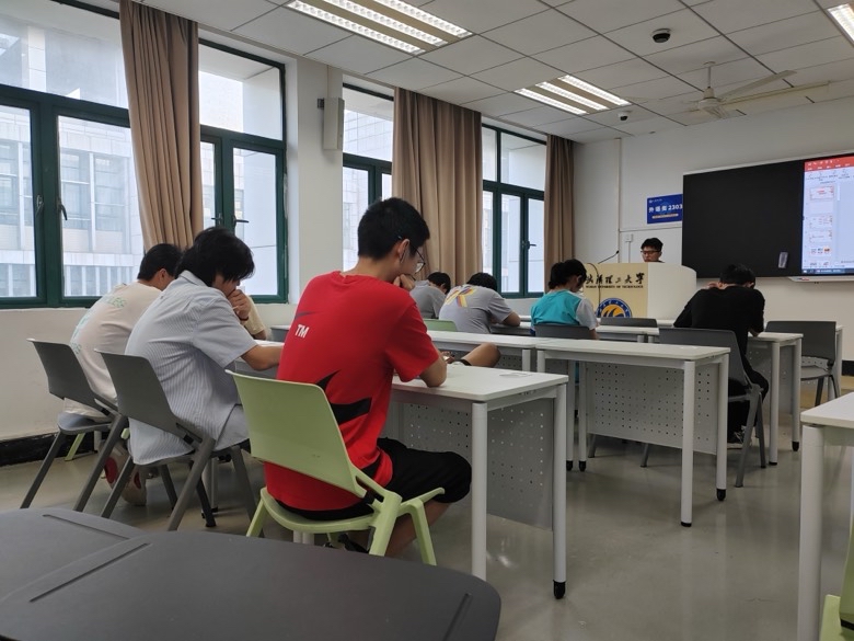 https://img01.fs.yiban.cn/pic/61528122/mobile/thumb/mobile/custom/84b5c21b-c156-4b8b-a54e-dfd529c32ded