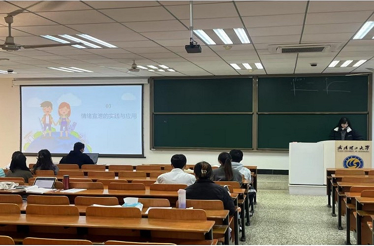 https://img01.fs.yiban.cn/pic/62051996/mobile/thumb/mobile/custom/3ef6229b-4fb4-4e53-9956-f20a23afccb3