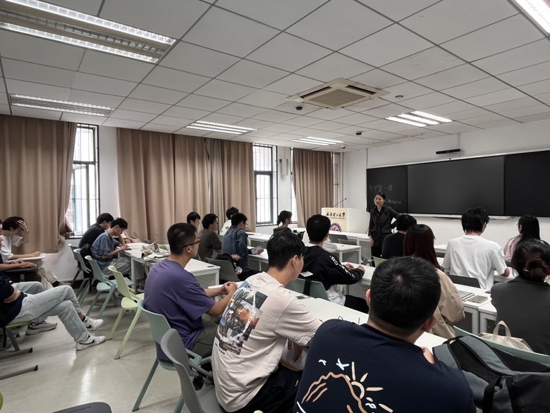 https://img01.fs.yiban.cn/pic/64413342/mobile/thumb/mobile/custom/73e8ce44-63e5-457c-ab39-bc1ce6c1ae45