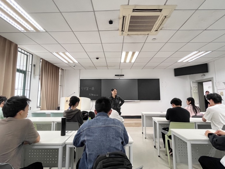 https://img01.fs.yiban.cn/pic/64413342/mobile/thumb/mobile/custom/9870fcbe-360b-4cfe-bd29-98fc9a188f95