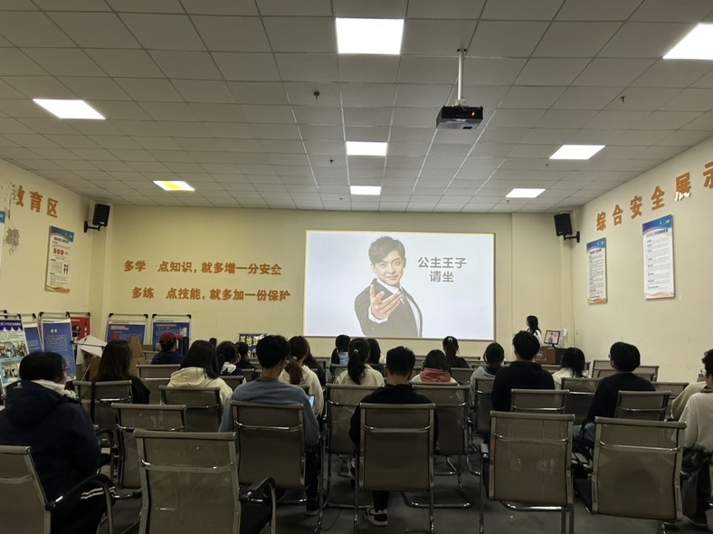 https://img01.fs.yiban.cn/pic/69317398/mobile/thumb/mobile/custom/f476c639-9de6-4929-8209-75efb7ab577c