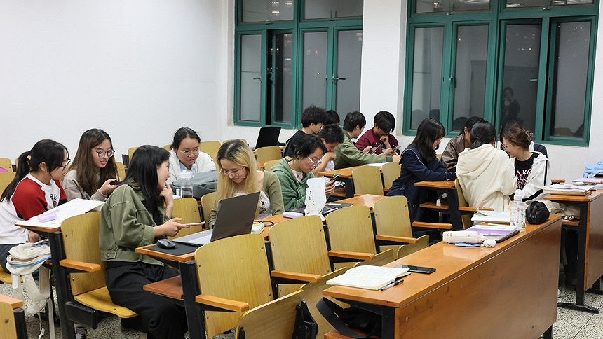 https://img01.fs.yiban.cn/pic/78881416/mobile/thumb/mobile/custom/f2ea77cf-1038-4a7d-8b8e-3d9acfb16813
