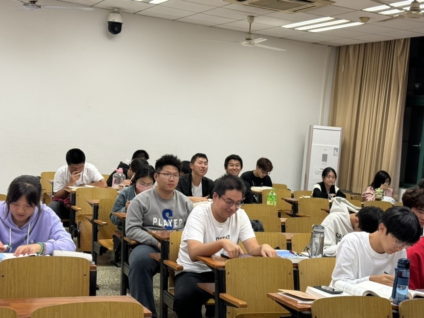 https://img01.fs.yiban.cn/pic/81233594/mobile/thumb/mobile/custom/a21c45c4-0e7f-4d6c-8714-c97b53de1cc4