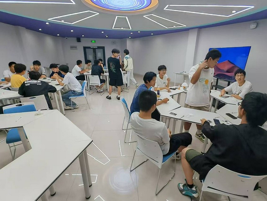 https://img01.fs.yiban.cn/pic/81378624/mobile/thumb/mobile/custom/20c354ff-764a-4bd2-8ac2-06865132fa7c